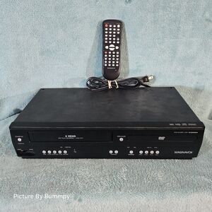 Magnavox DV220MW9 DVD/VCR combo player. It combines a DVD player and a 4-head